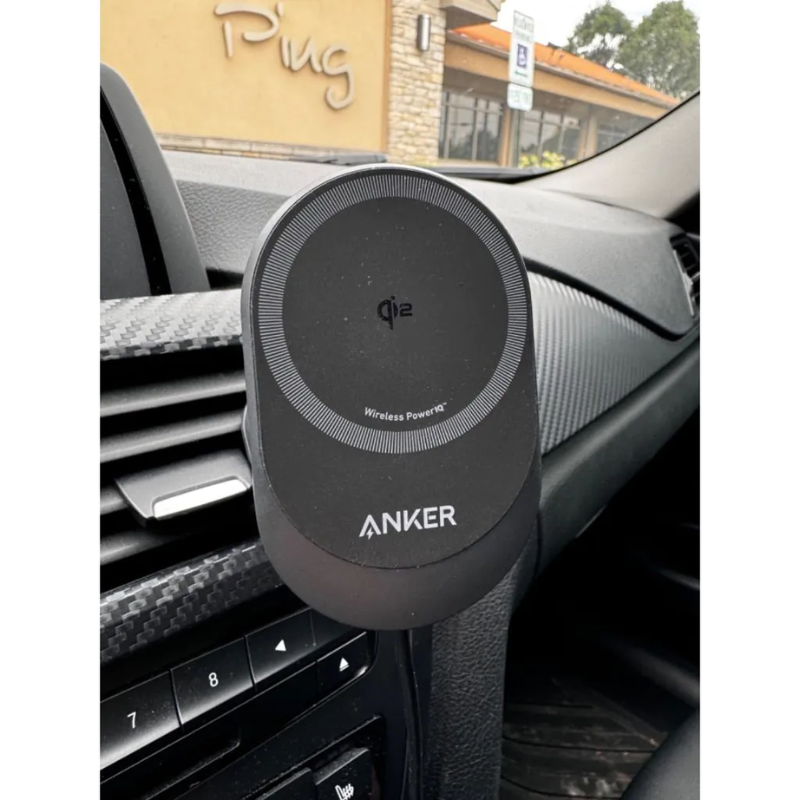 Anker B2932 - Bộ sạc nhanh ô tô không dây Anker MagGo, công nghệ Qi2 15W, điều chỉnh 360%, phiên bản 2024 - Bộ sạc nhanh ô tô không dây<a href="https://ankervietnam.vn/anker-b2932-bo-sac-nhanh-o-to-khong-day-anker-maggo-cong-nghe-qi2-15w-dieu-chinh-360-phien-ban-2024"> Anker B2932</a> 2024 tích hợp công nghệ Qi2, cung cấp công suất 15W vượt trội. Thiết kế điều chỉnh 360° linh hoạt cùng đế từ tính mạnh mẽ đảm bảo giữ chắc điện thoại trên mọi địa hình. Sản phẩm đi kèm cáp USB-C 5 ft và bộ chuyển đổi 25W tiện lợi.